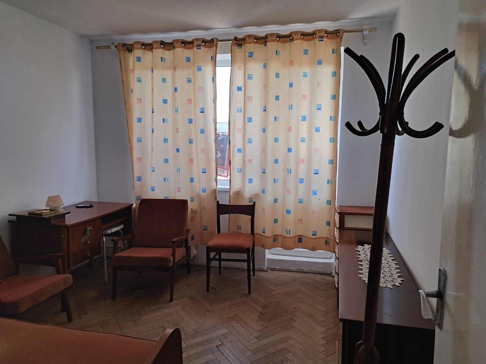 Proprietar vand apartament 4 camere str Democratiei Ploiești SU 86 mp