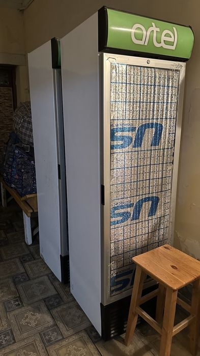 Продаются  витринные  холлдильники Artekl количество 2шт.