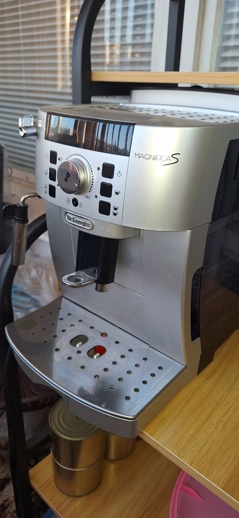 Автоматична еспресо машина  DeLonghi Magnifica S