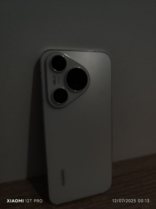 Huawei Pura 70(Счупен екран)