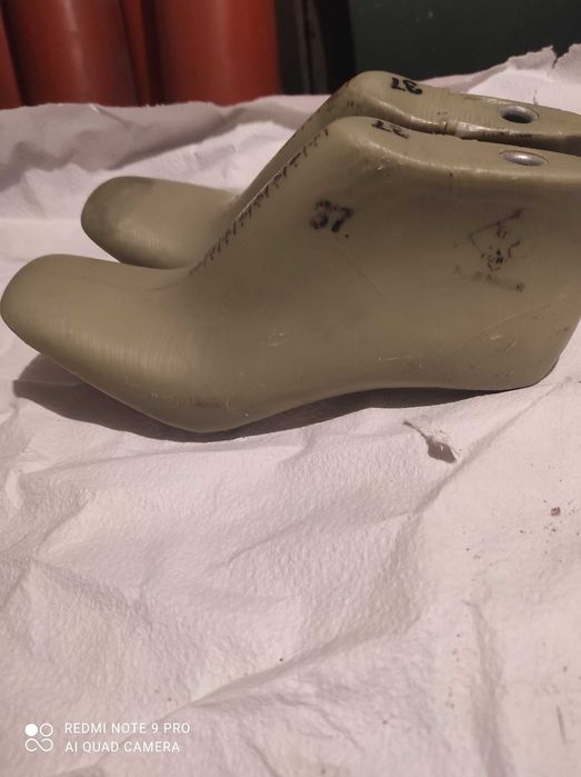 Продавам чисто нови калъпи за обувки