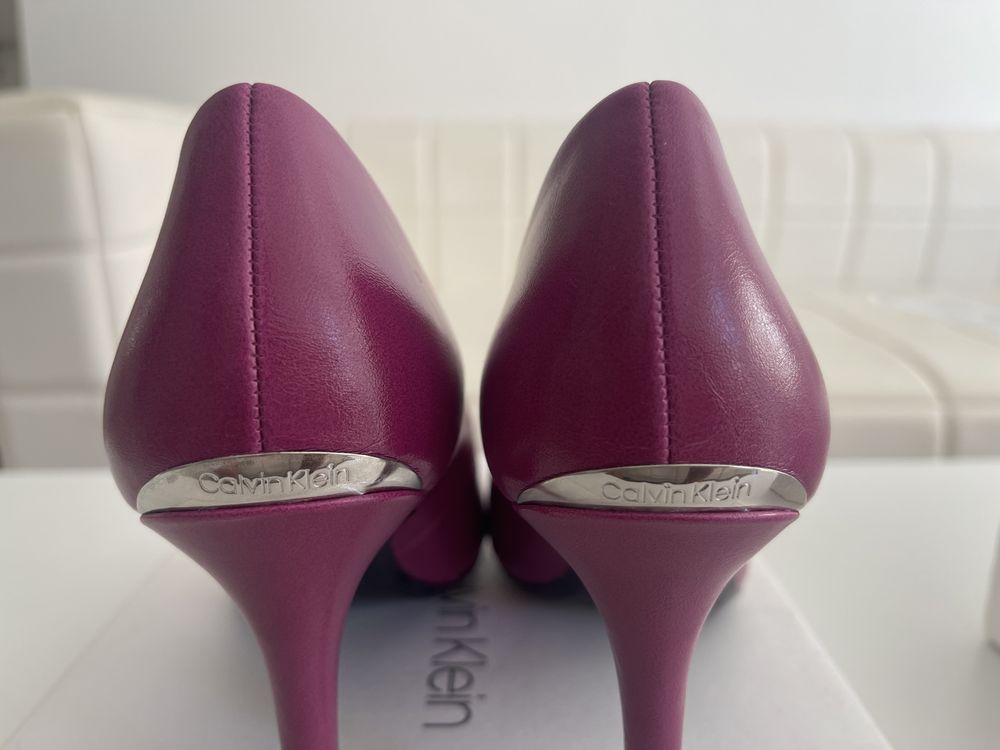 Pantofi damă Calvin Klein, culoare Magenta, originali, noi