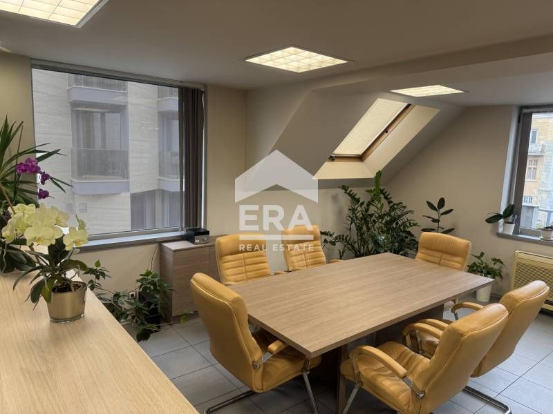 Продава се Офис в Варна, Център - 124 кв.м за 2904 €/кв.м - Снимка #2