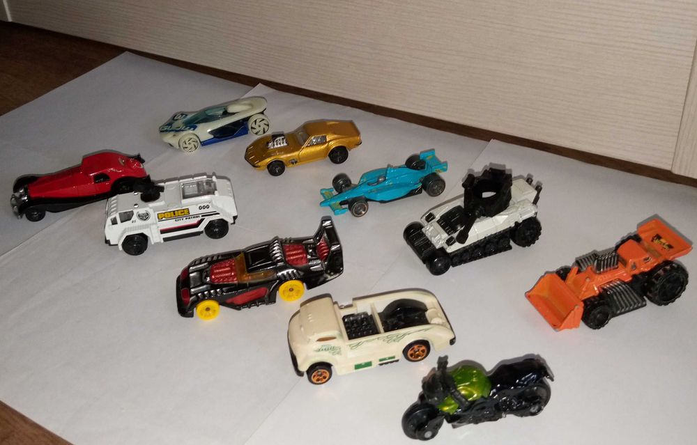 Продаются машинки Хот Уиллс, 10шт.