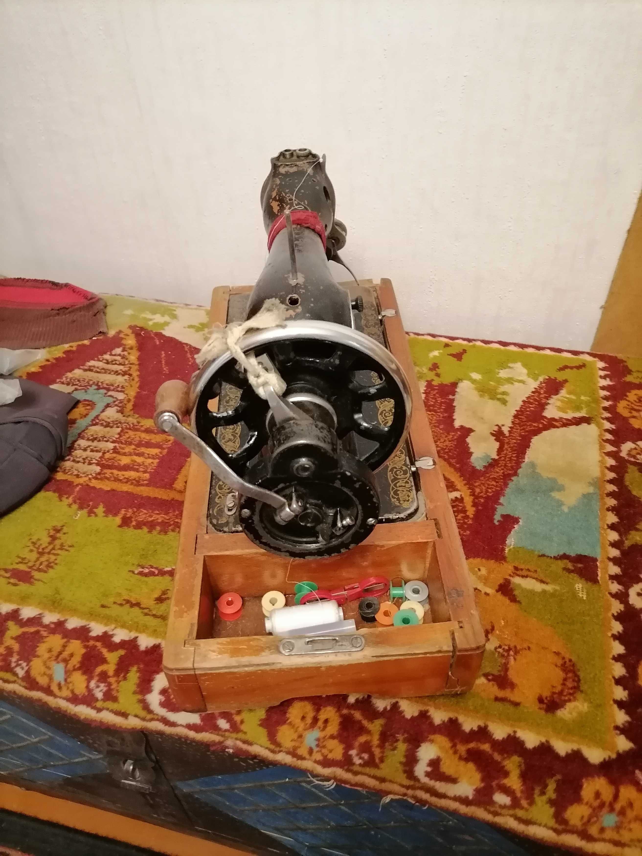 Продам швейную машинку.