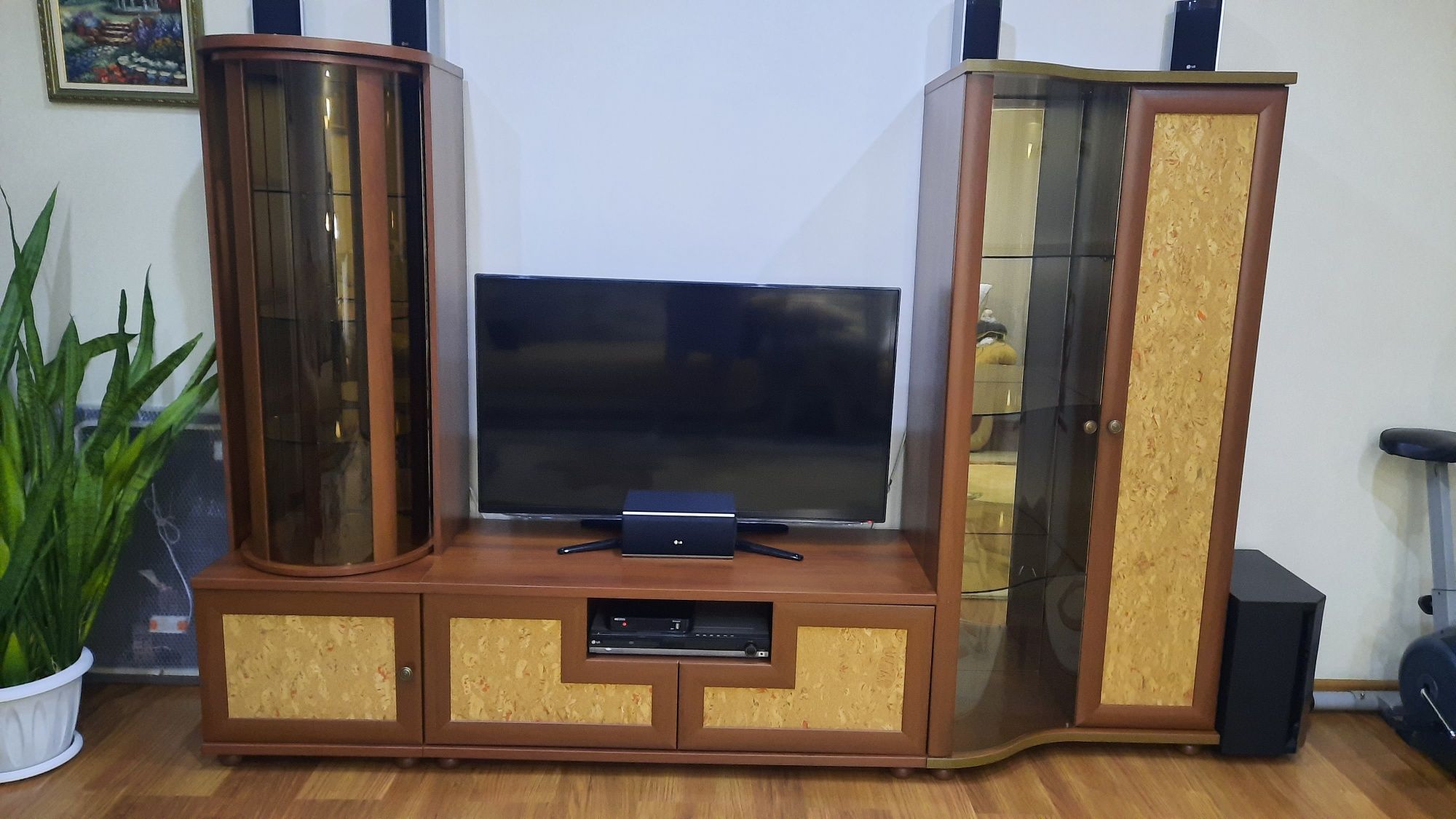 Продам стенку,гарнитур  в гостиную