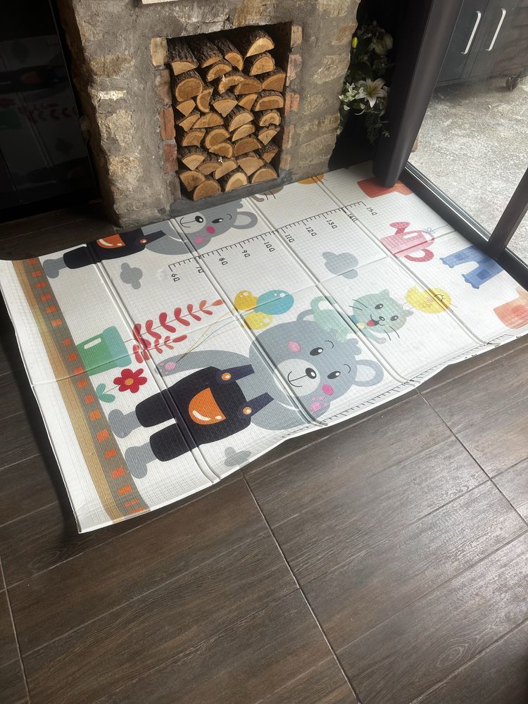 Кошара за игра с двулицев килим и подарък уокър