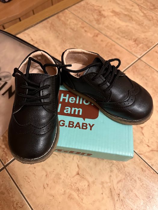 Vând combinezon , vestă si pantofi copii