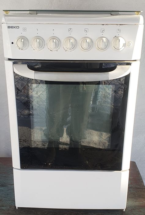 Комбинированная газовая плита Beko.