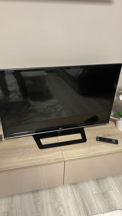 Vând tv LG în stare forte bună