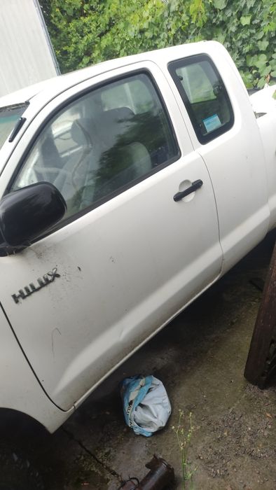 Toyota Hilux extracabina ,uși , bena , haion