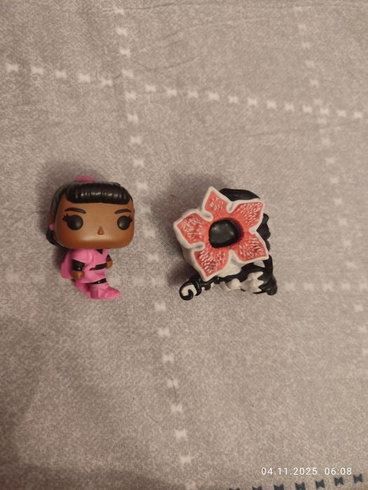 Киндер джой очень странные дела