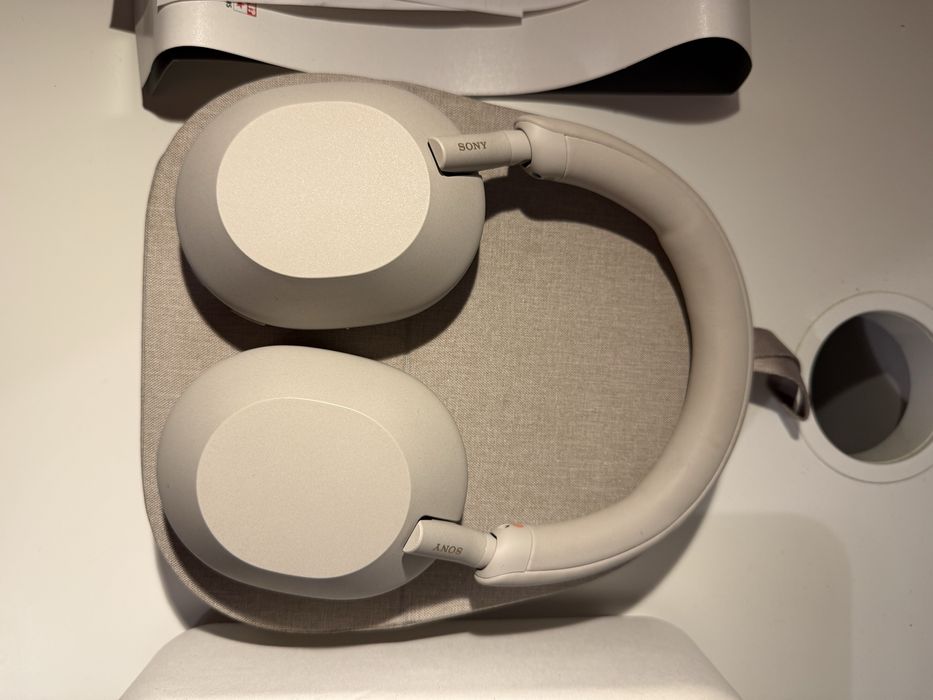 Sony WH-1000XM5 ca noi