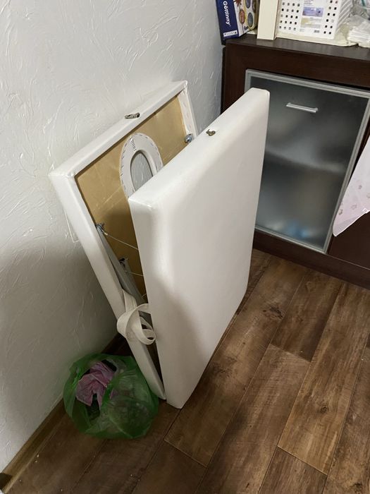Продам кушетку новая полгода простоял