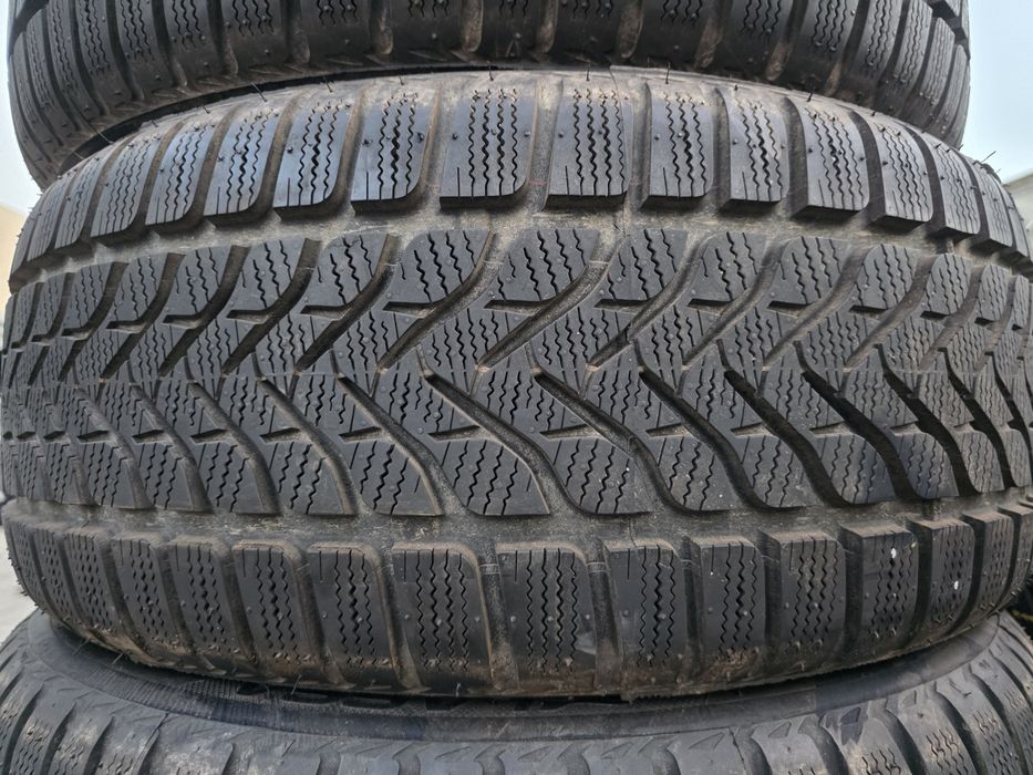4бр Зимни гуми 215 50 17 - Lassa
