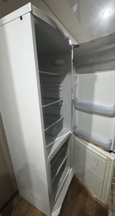 Продам холодильник верх не работает
