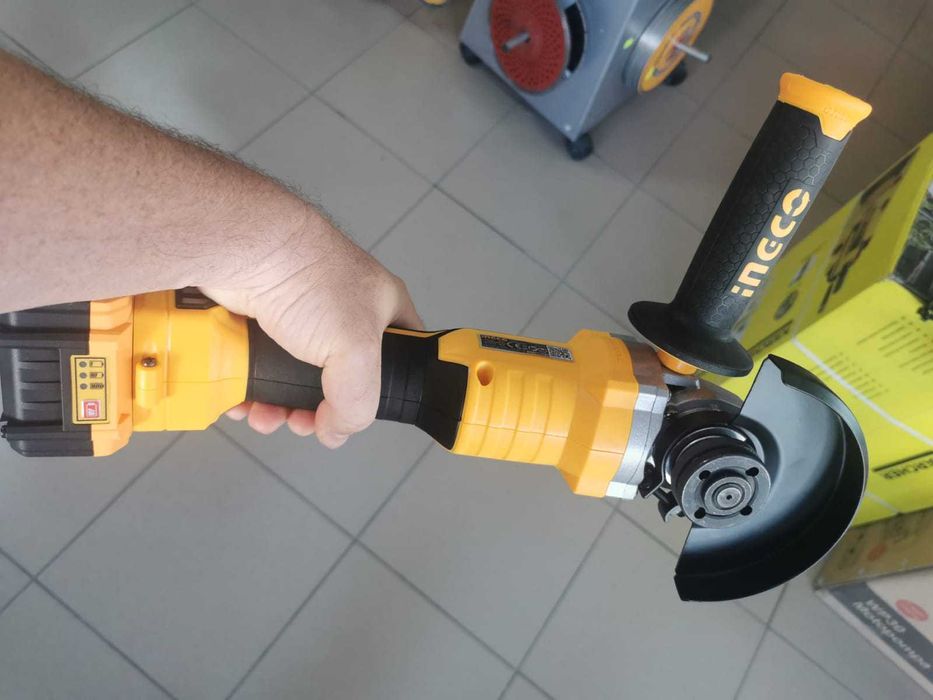 Set Aspirator industrial 15L si Flex Ingco 20V, 2x4Ah, brushless, nou