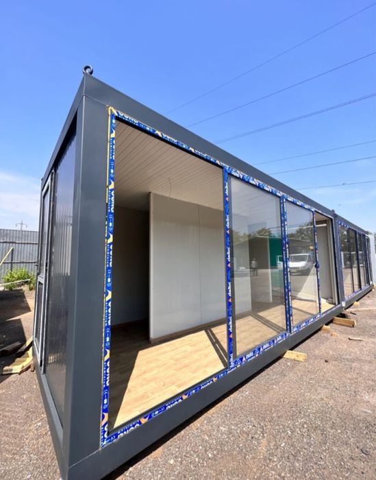 Vand containere standrade urgent la super preț