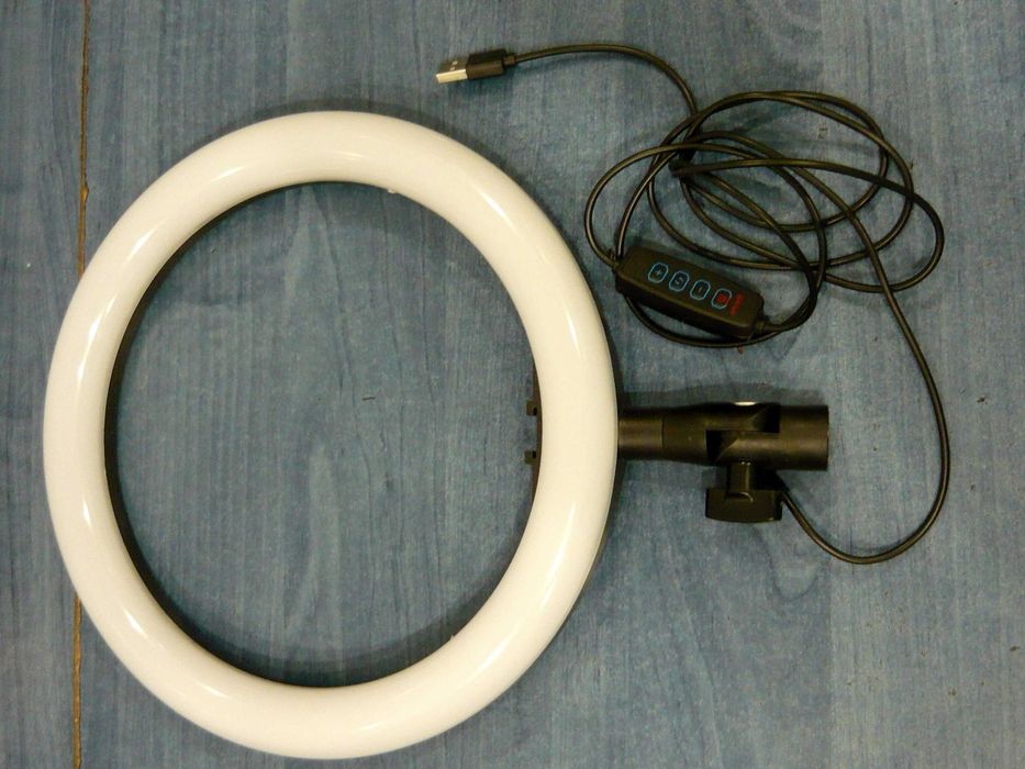 Lampa cu inel de iluminare