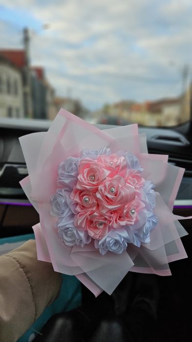 Buchet cu trandafiri din satin handmade