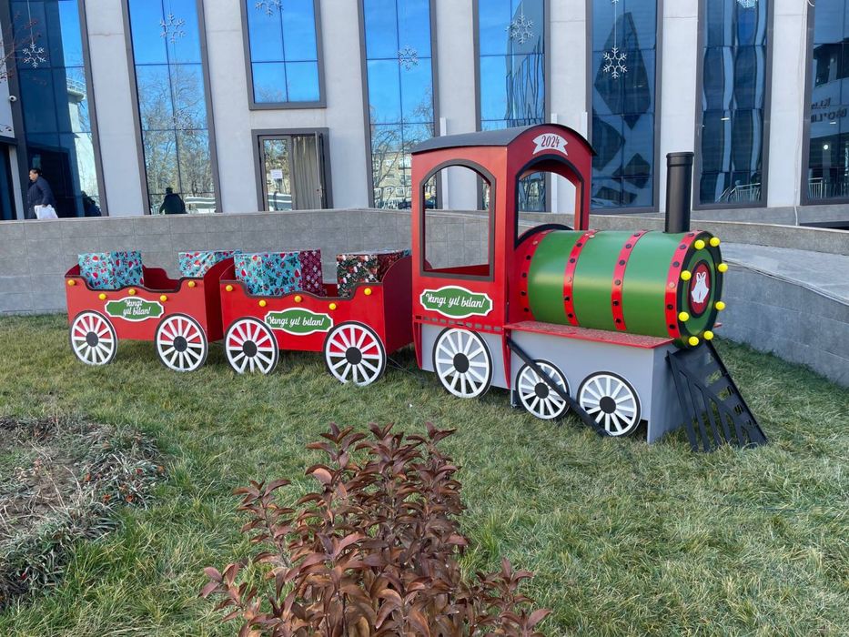 Новогоднее оформление поезд с подарками декор