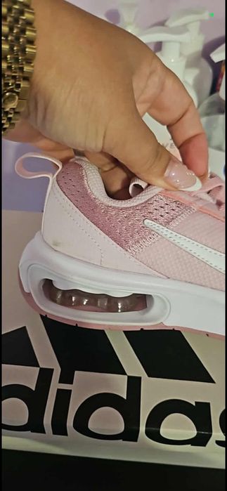 Маратонки nike air max и adidas fortatril