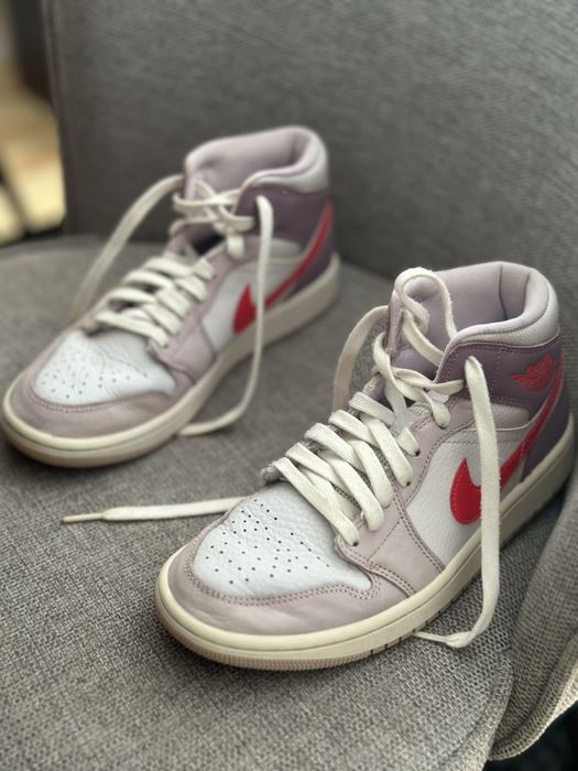 Jordan 1 кецове дамски