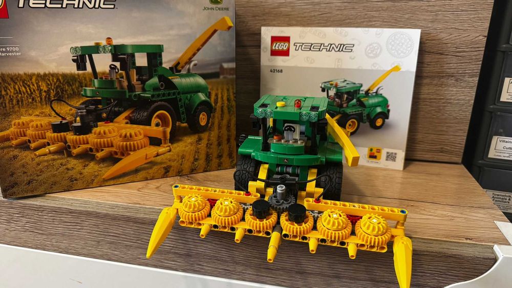 Combina Lego 42168 - John Deere 9700 forage harvester