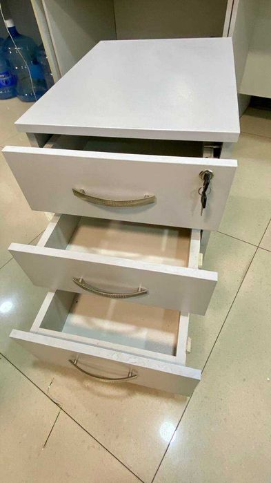 Тумбочка на колесах с ключом (серая), 4 шт.