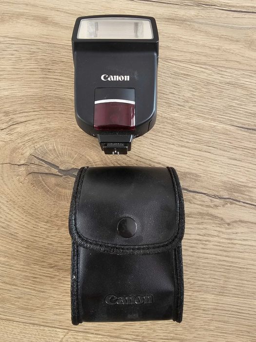 Светкавица за Canon 220EX