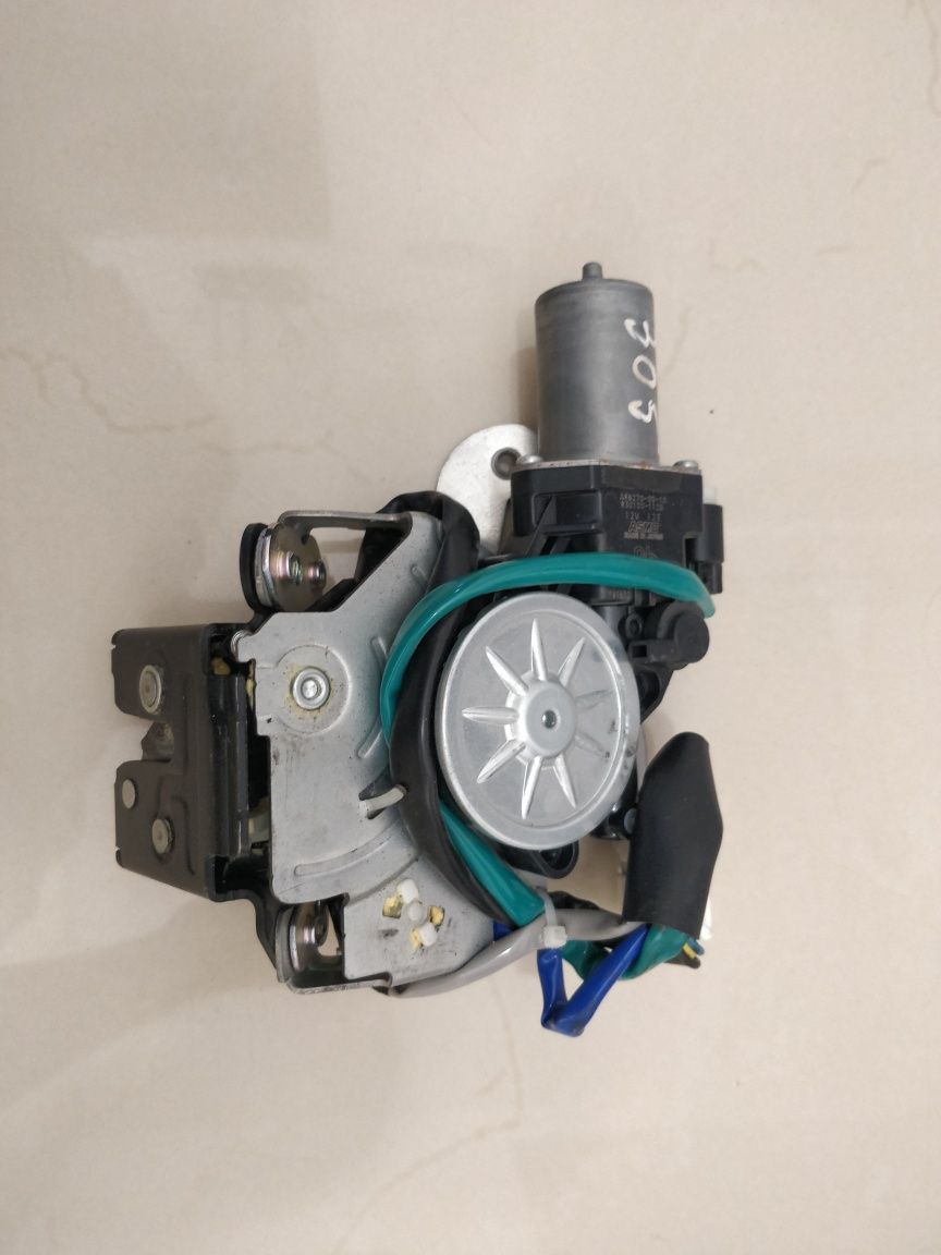 Broasca inchuietoare portbagaj Mazda CX30 830100-1120