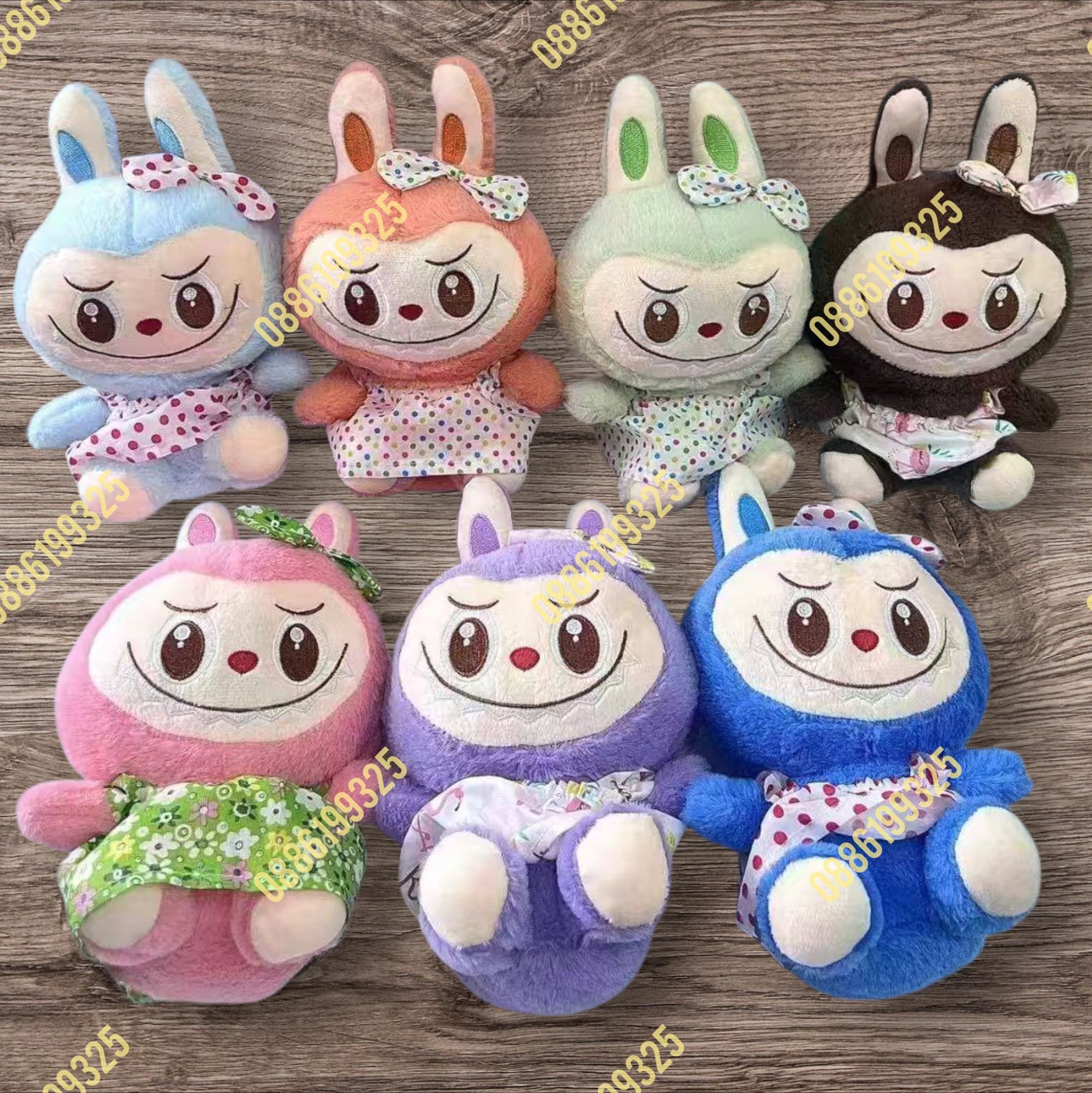 Плюшена играчка Labubu с дрешка и аксесоар – 25см, различни цветове