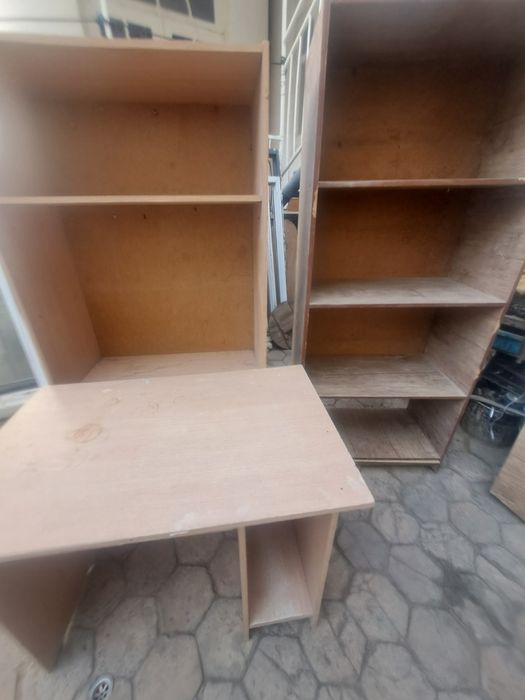 Полка ва стол сотилади.