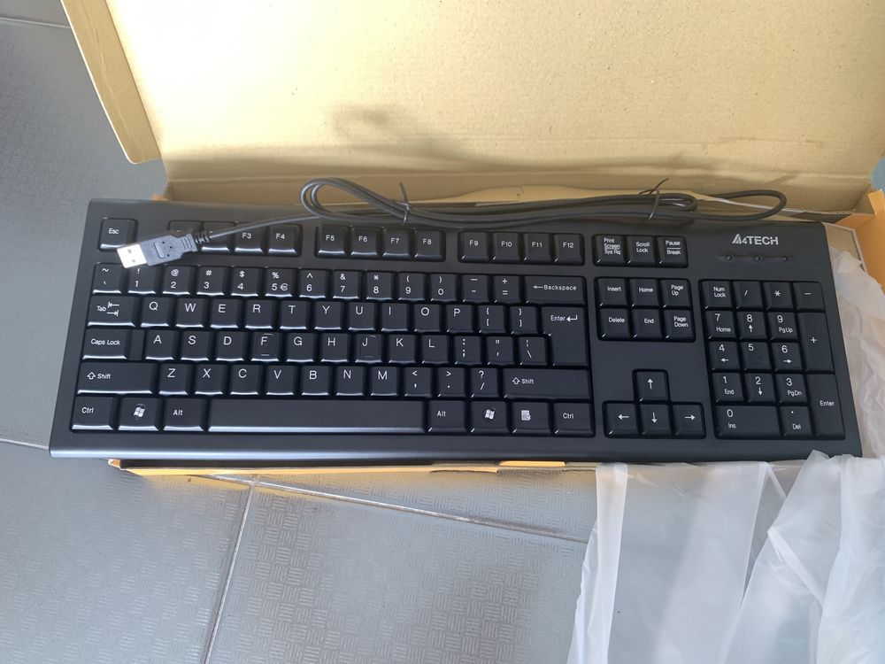 Tastatura A4TECH model KR85, cu USB, Negru