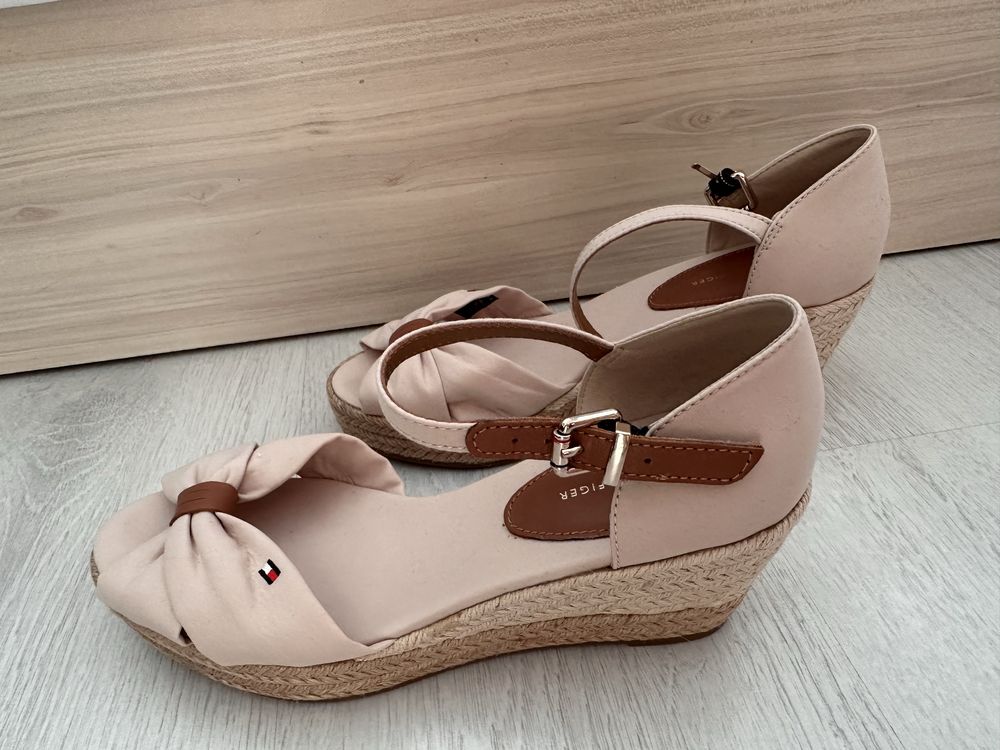Сандали на платформа Tommy Hilfiger