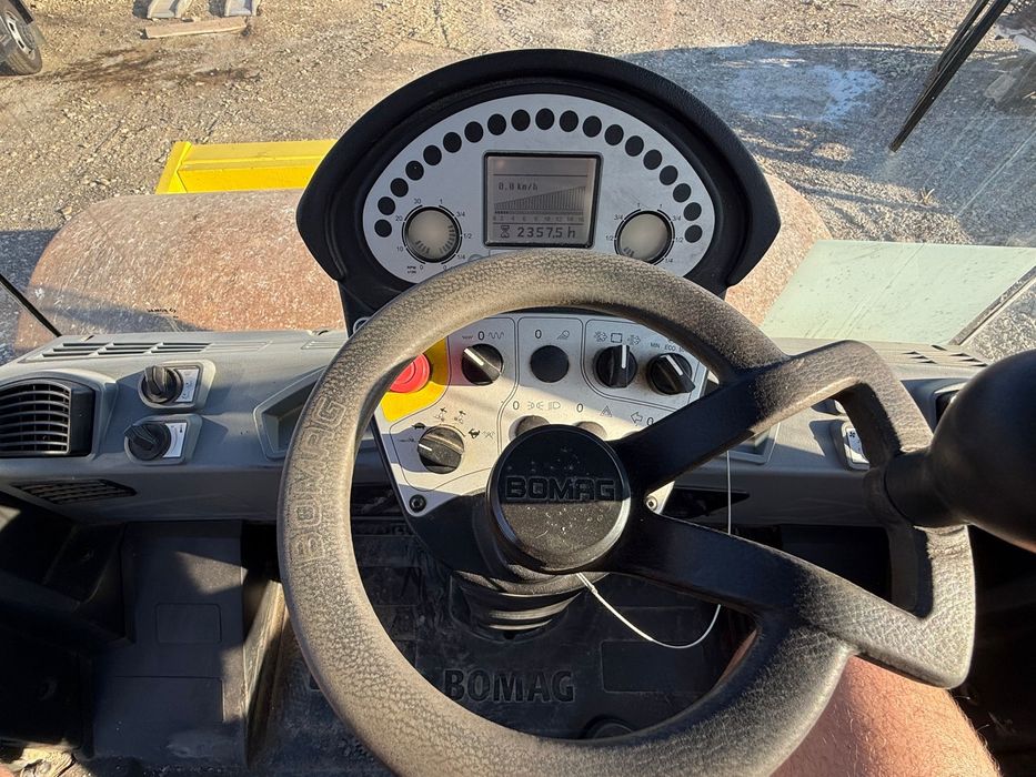 De Vanzare BOMAG BW 213 D-5