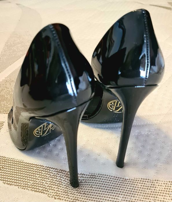 Sandale NOI, cutie originală, săculeț protecție. Mărimea 39, toc 12 cm