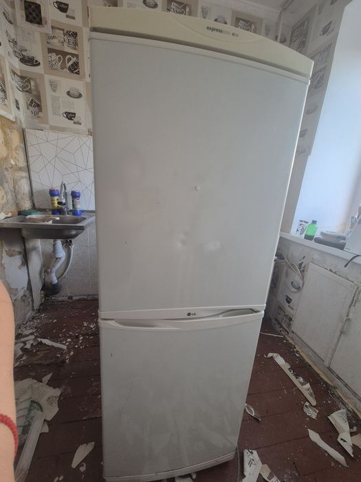 Холодильник бу продам срочно