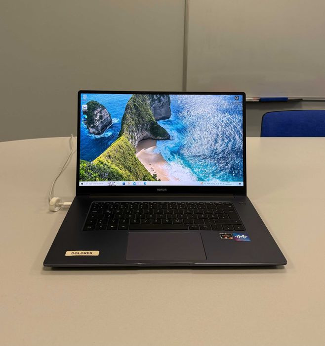 Honor MagicBook 15 – AMD Ryzen 5, 8GB RAM, 256GB SSD–Отлично състояние