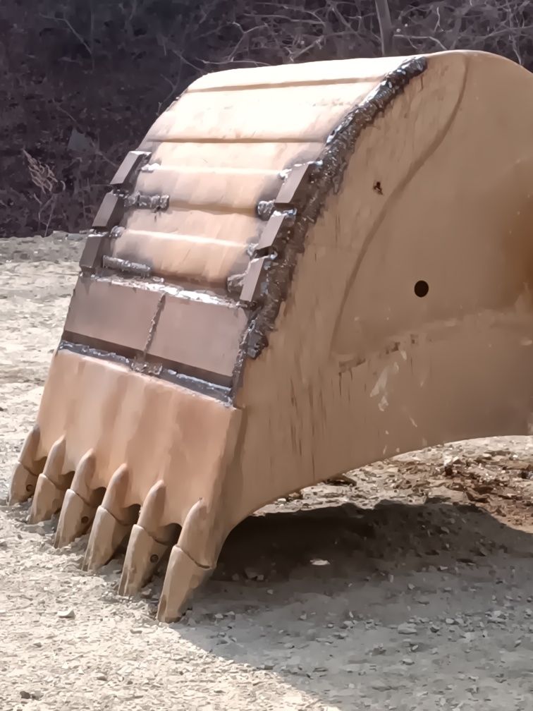 Reparații cupe excavatoare, vole,concasoare,suduri aluminiu.