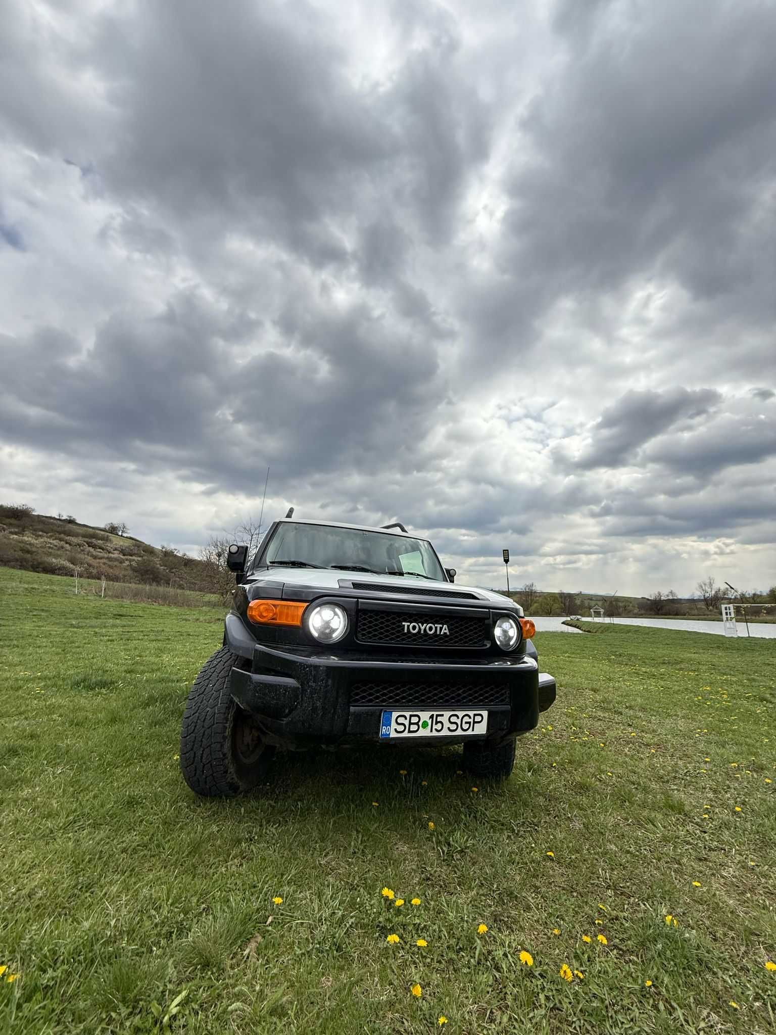 Toyota FJ la vânzare - pregătit de aventura!