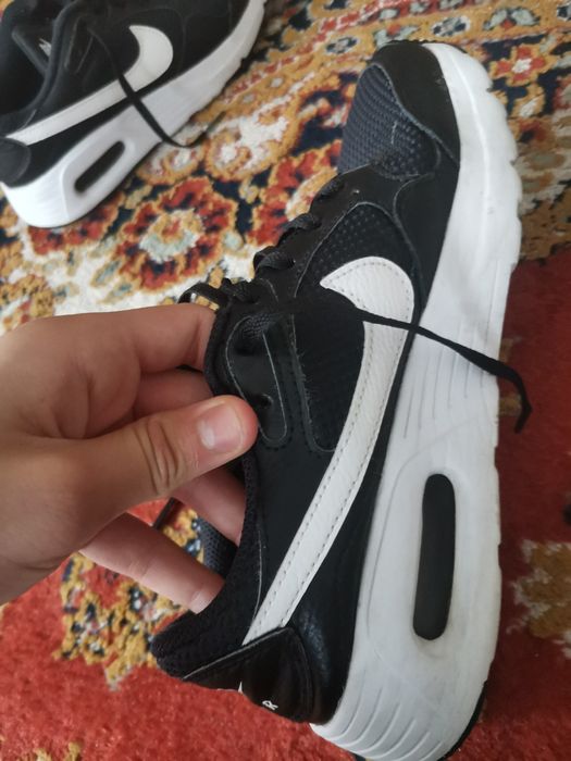 Vând adidași nike.