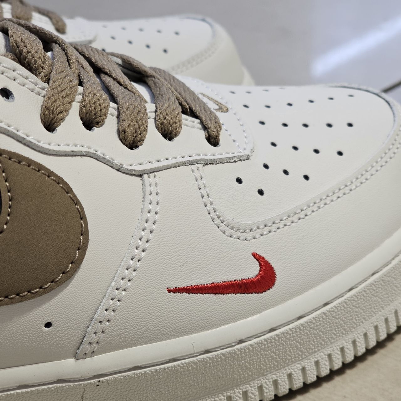 Кроссовки оригинал качества Nike air force 1 коричневый