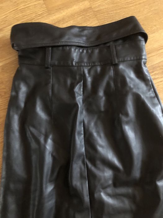 Продам юбки вязанная и под кожу