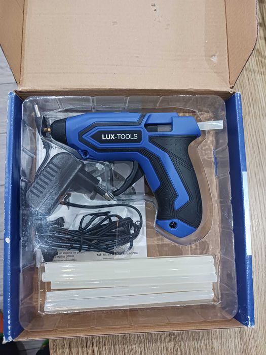 Безжичен пистолет за горещо лепене