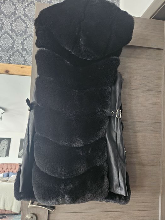 Vesta din blana sintetică