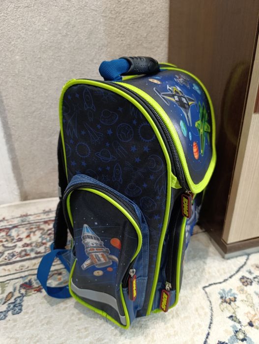 Продам школьный портфель