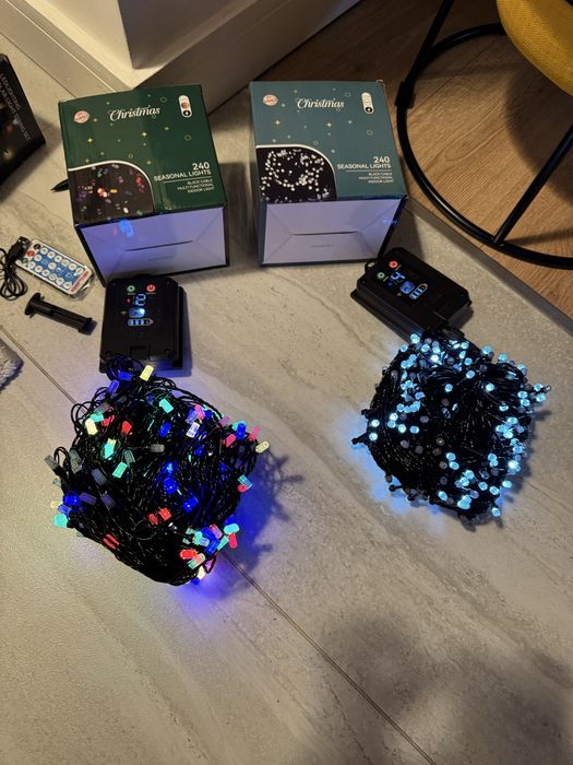 Instalatie pom de Craciun cu 240 beculete