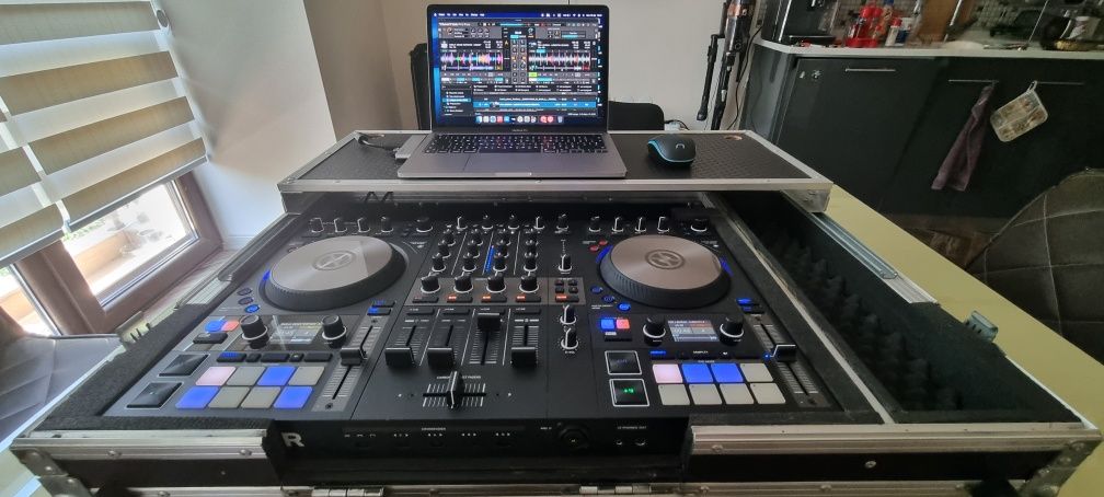 Продавам Traktor S4 MK3