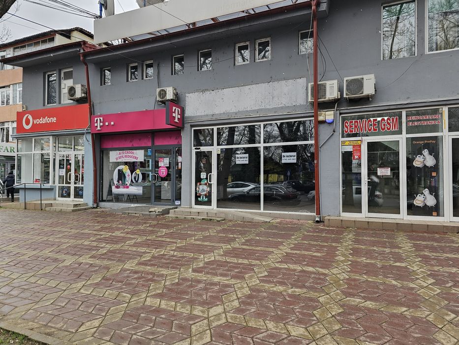 Spatiu comercial de închiriat.